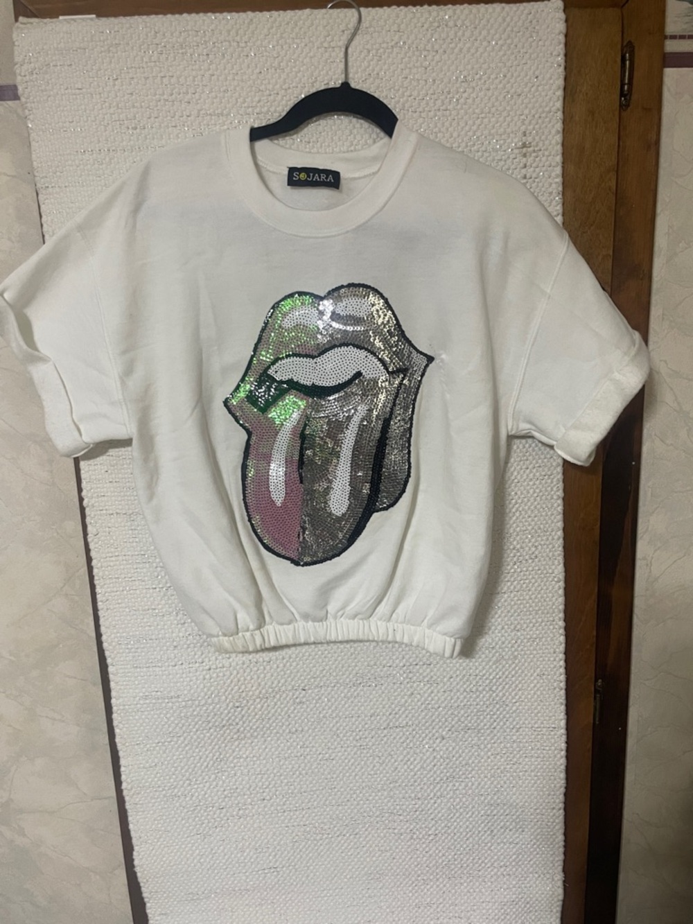 SoJara White Sequin Tongue Short Sleeve Crop Top